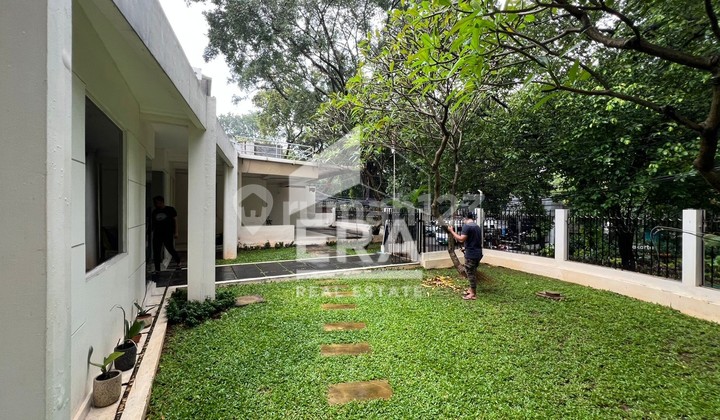 Rumah Tinggal Cocok untuk Usaha di Kebayoran Baru Jakarta Selatan