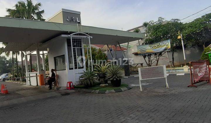 Rumah 2 Lantai rapi siap huni di Bumi anggrek
Bekasi 1