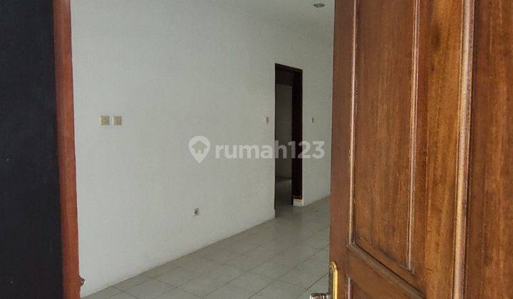 Dijual Rumah Asri Nan Luas Siap Huni di Jakarta Selatan 2