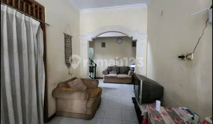 ruang tamu rumah hook siap huni di