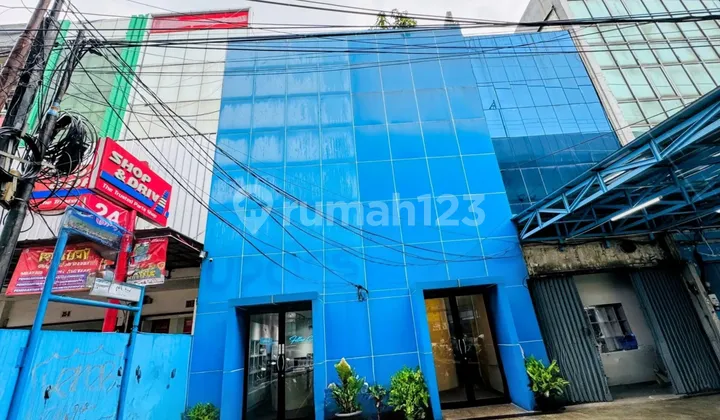 Ruko Gandeng Pinggir Jalan Raya Jakarta Selatan