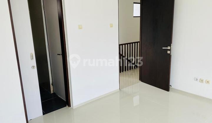 Rumah 2 Lantai Disewakan di Dalam Cluster Greenwood Golden City Dekat Summarecon Bekasi 2