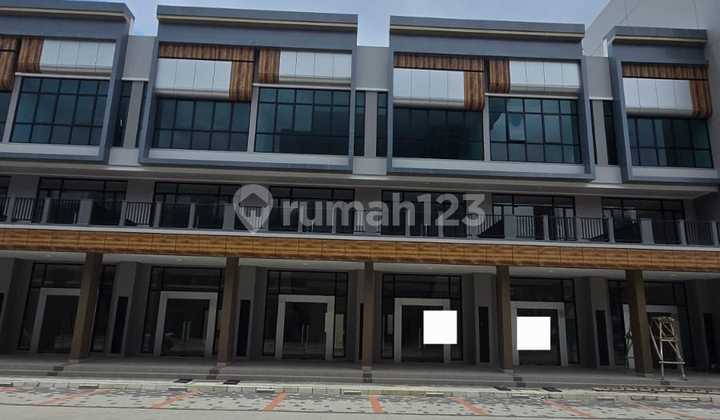 Disewakan Ruko 3 Lantai di Crystal Summarecon Bekasi