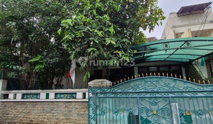 Rumah Asri Di Tanah Kusir Kebayoran Lama Jakarta Selatan

 1