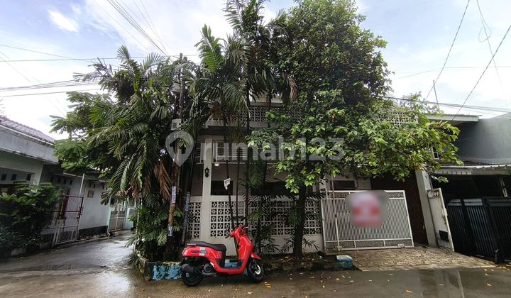 Rumah Hoek Rapi Siap Huni di Taman Wisma Asri Bekasi Utara