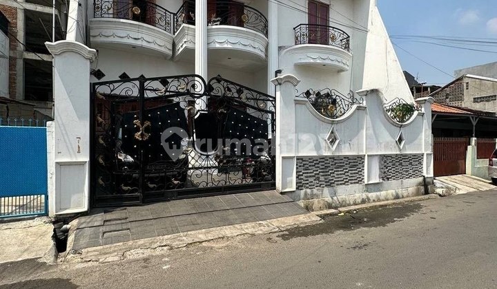 jual Rumah Bergaya Klasik Di Cipinang Cempedak Jatinegara