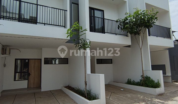 Jual Rumah Dicoracas 100 Meter Stasiun dan Intu Tol Pasar Rebo 2