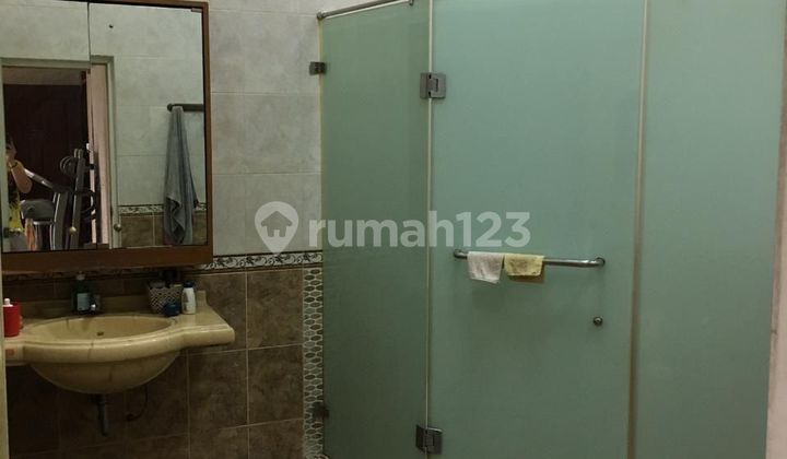 Sell fast House on Palem Lestari Street, Cengkareng - West Jakarta 2