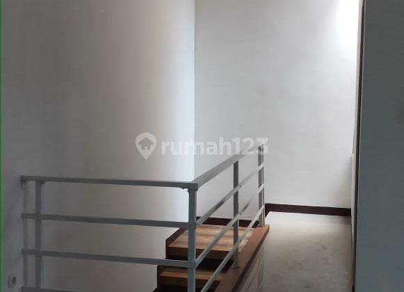 Rumah baru 2 lantai 4