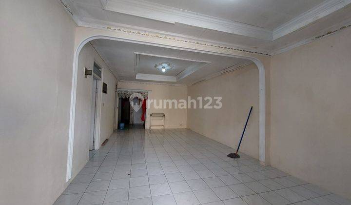 Rumah besar babakan radio 9