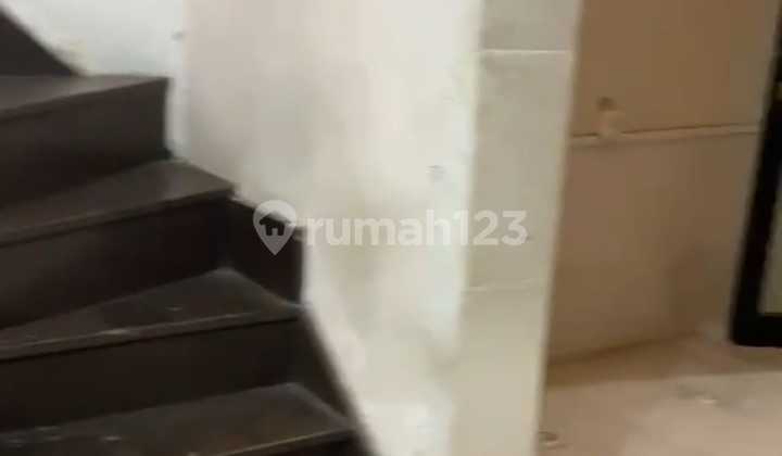 Pasir Kaliki Good Shop House 150 m2 Freehold Land Certificate On main road Pasir Kaliki. 2