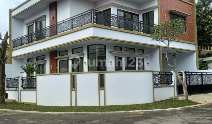 Di Jual Rumah di Kencana Loka Bsd