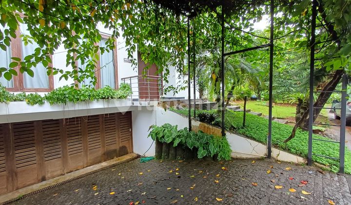 Premium! Rumah Alam Seperti Resort di Cluster Elite The Green B S D, Halaman Super Luas 2