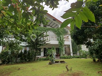 Premium! Nature House Like a Resort in Elite Cluster The Green B S D, Super Spacious Yard