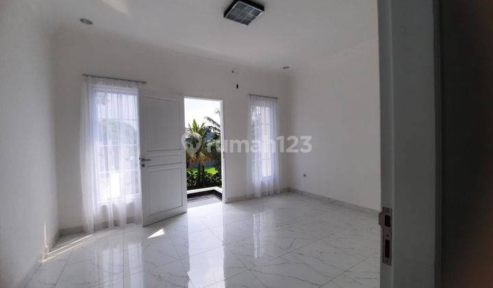 Rumah Model Klasik di Kawasan Elit Suvarna Sutera Cikupa 2