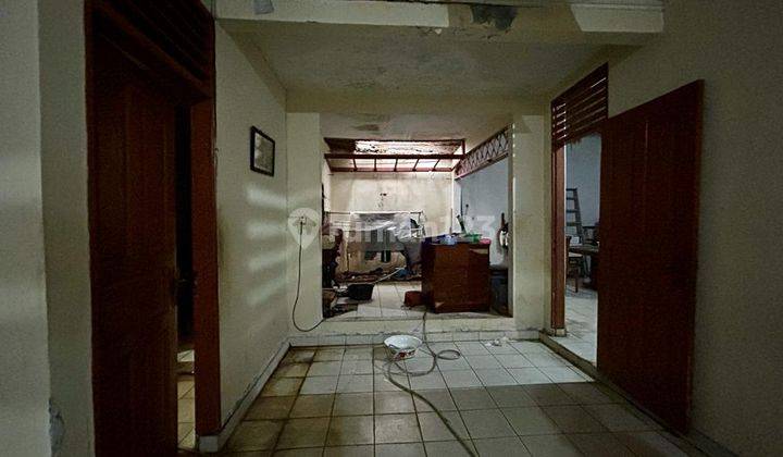 Turun Harga Rumah Hook Perlu Renovasi di Baran Indah Serpong  2