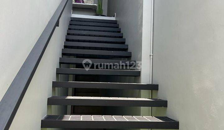 Rumah Baru Dengan Kolam Renang di Pondok Indah 2