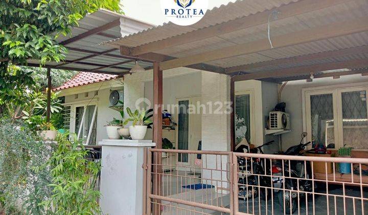 Dijual Rumah Hoek, Lokasi Depan Taman Di Regency Melati Mas 1