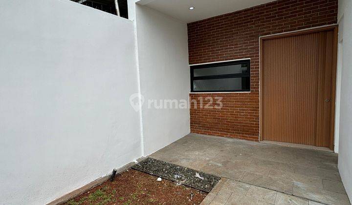 Rumah Pengembangan Baru dengan 3 Lantai, Antara BSD dan Bintaro. Siap Huni