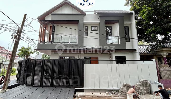 Rumah Kontemporer Hoek, Samping Taman, Lokasi Strategis di BSD 1