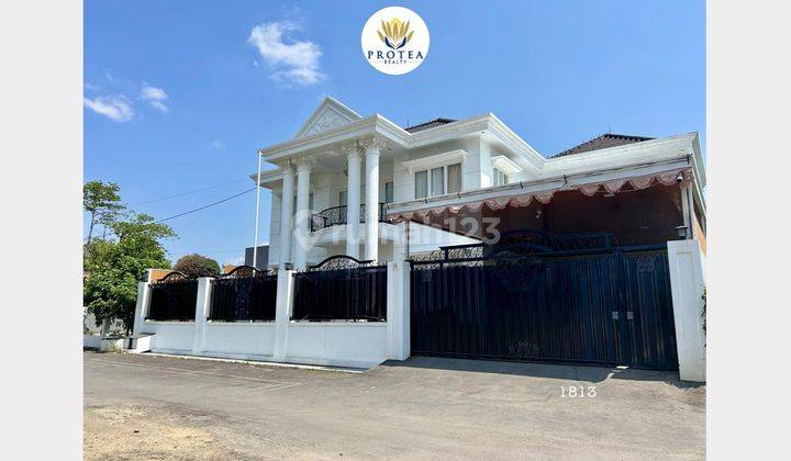 Rumah Mewah dengan dengan Kolam Renang, Fully Furnished di Tengah Kota Cirebon  1