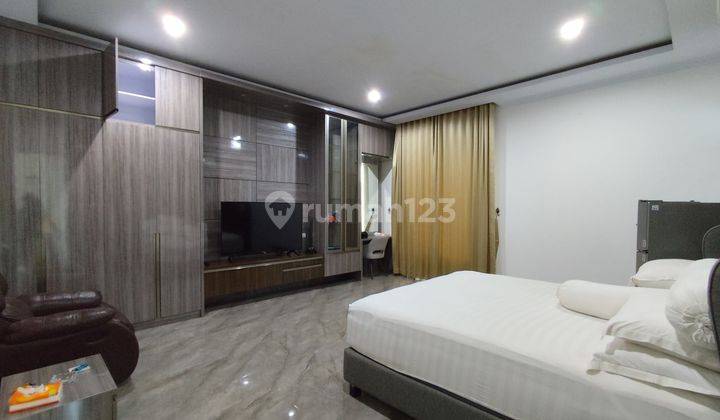 Rumah Mewah dengan dengan Kolam Renang, Fully Furnished di Tengah Kota Cirebon  2