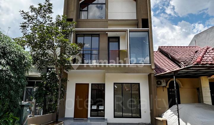 Rumah Minimalis Modern 3 Lantai dalam Cluster di Alam Sutera
