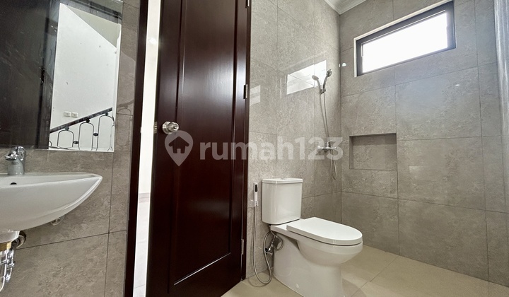 Rumah Bergaya American Classic di Lokasi Strategisnya BSD 2