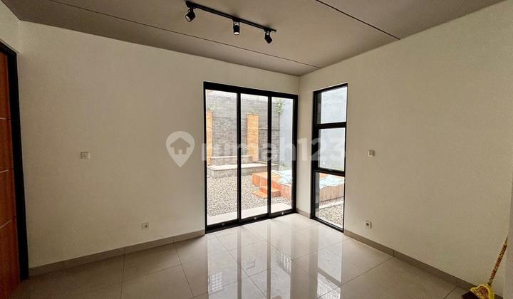 RUMAH MODEL KONTEMPORER DEKAT STASIUN RAWA BUNTU, BSD SERPONG 2