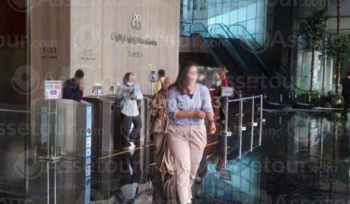 Berlantai Di Lobby Ruang Kantor, Kota Kasablanka, Jakarta Selatan 2