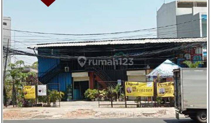 Rumah Jalan Wolter Mongonsidin, Kebayoran Baru, Jakarta Selatan 1