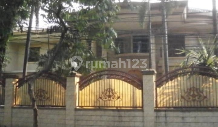 2-Story House in Menteng Already Affordable Price 2-Story House in Menteng Already Affordable Price