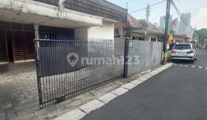 Old Setiabudi House Land Measurement. Strategic Location. 2