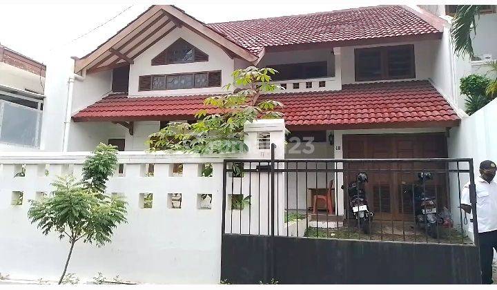 Disewakan rumah 2 lnt  di Taman Bintaro 1