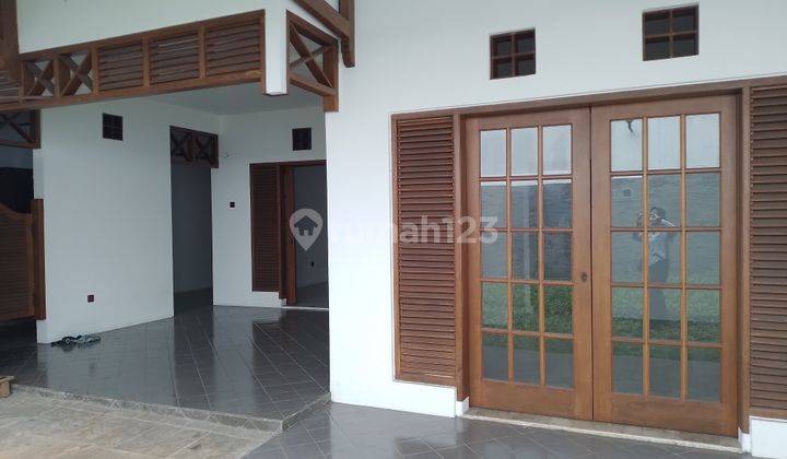 Disewakan rumah 2 lnt  di Taman Bintaro 2