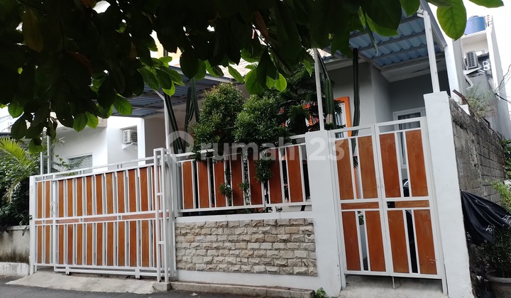 Miliki rumah minimalis 2 lantai Bintaro lokasi strategis  2