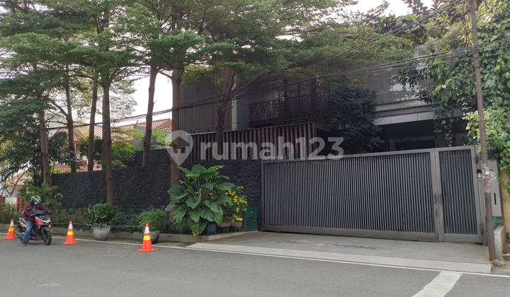 Rumah 2 Lantai Minimalis Cantik Senayan Sangat Strategis