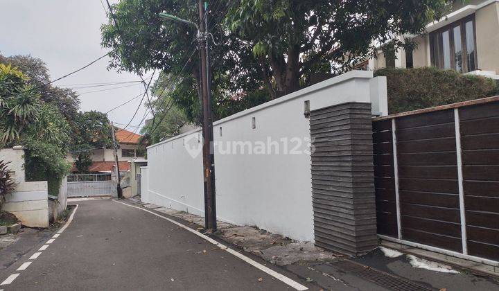 Rumah 2 lantai hoek Ampera  hitung tanah 2