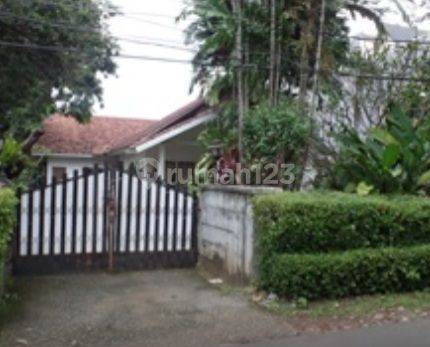 Rumah tua c2atik asri halaman luas  1