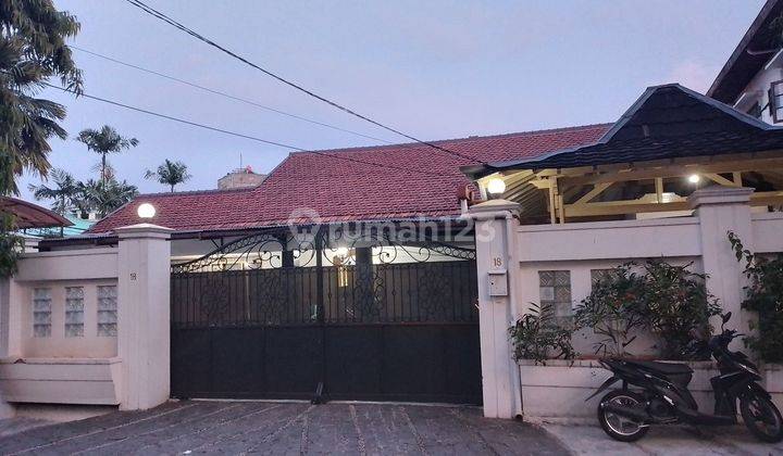 Rumah kebayoran Baru hoek hitung tanah dekat blok S 2