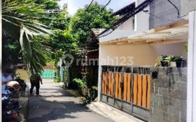 Beautiful 2-Storey Minimalist House Jagakarsa 2
