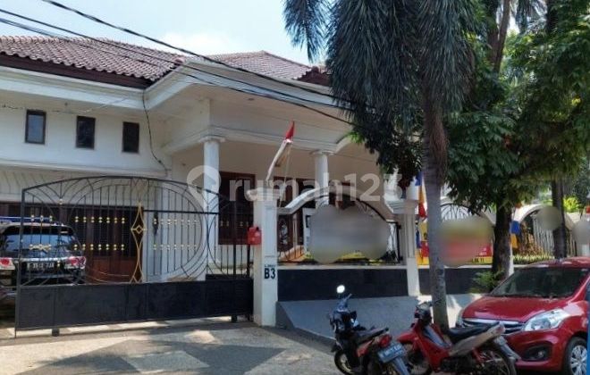 Rumah Bagus Di Hoek Dalam Komplek Ps. Minggu 