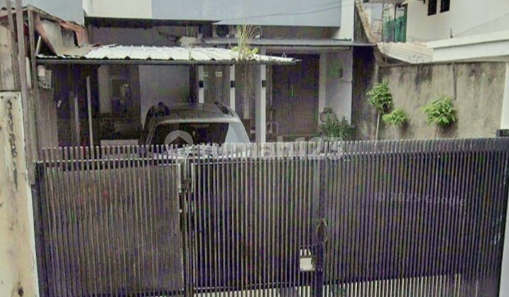 Minimalist 2-Story House in West Pejaten