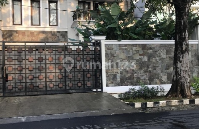 Rumah Cantik 2 Lantai Pejaten Barat Lokasi Strategis