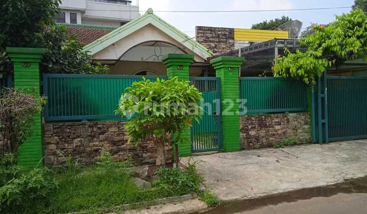 tampak depan rumah luas di jl. gunung