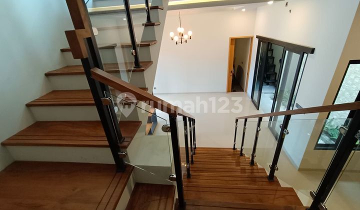 RUMAH MEWAH STRATEGIS DEKAT UGM  2