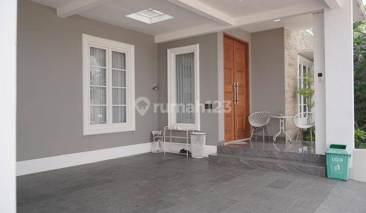 Rumah Mewah Strategis  2