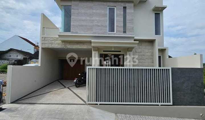 Rumah Mewah Dekat Kota 