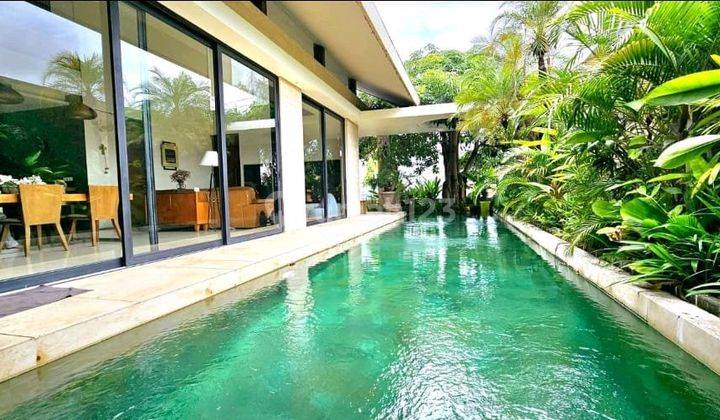 Modern Villa Walking Distance To Batu Belig Beach, Seminyak 1