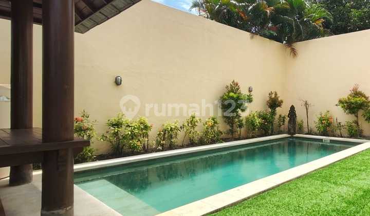 Quick Sale: 1 Bedroom Villa, Extra Room, One Gate System, Strategic Location in Jimbaran 2